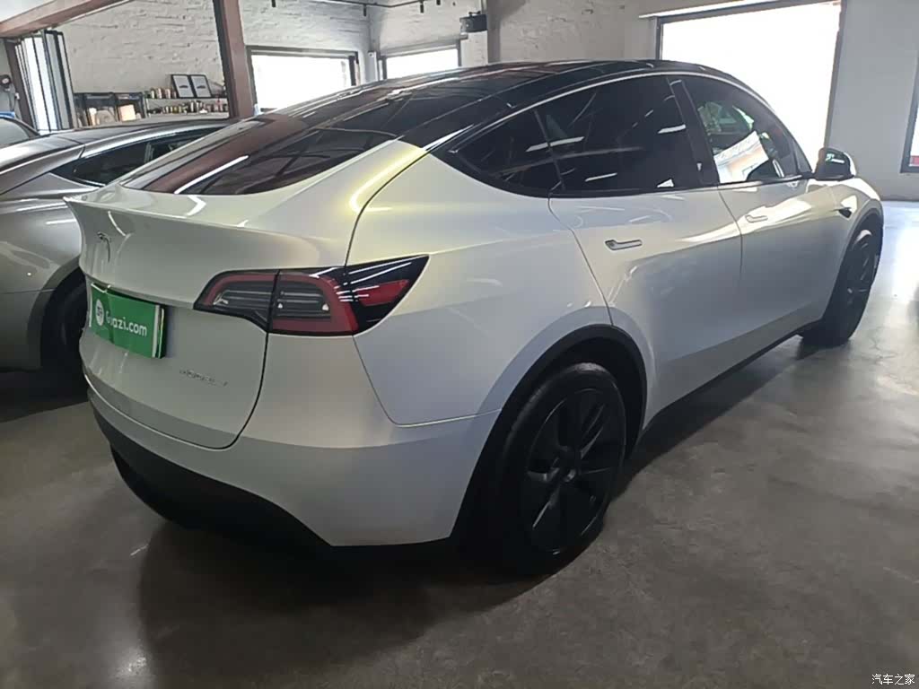 Tesla Model Y, 2024 7