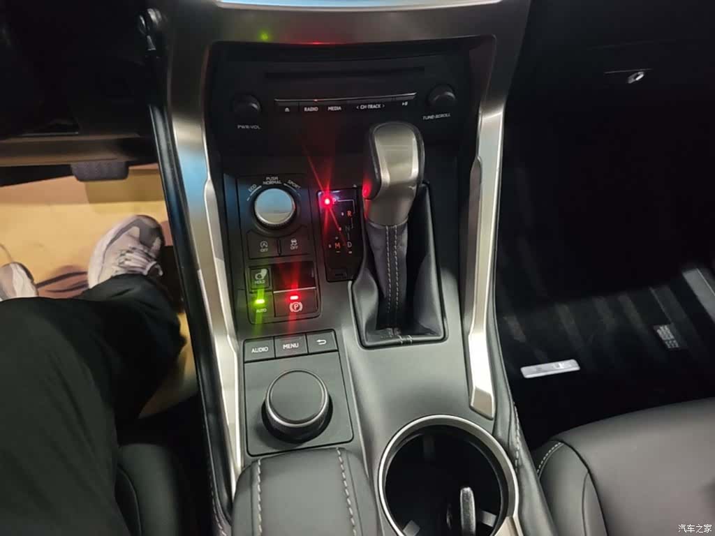 Lexus NX, 2015 14