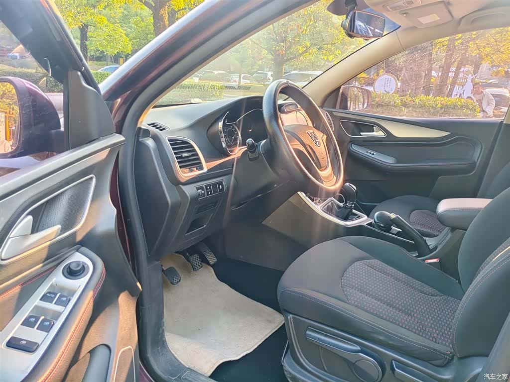 Wuling 560, 2016 9