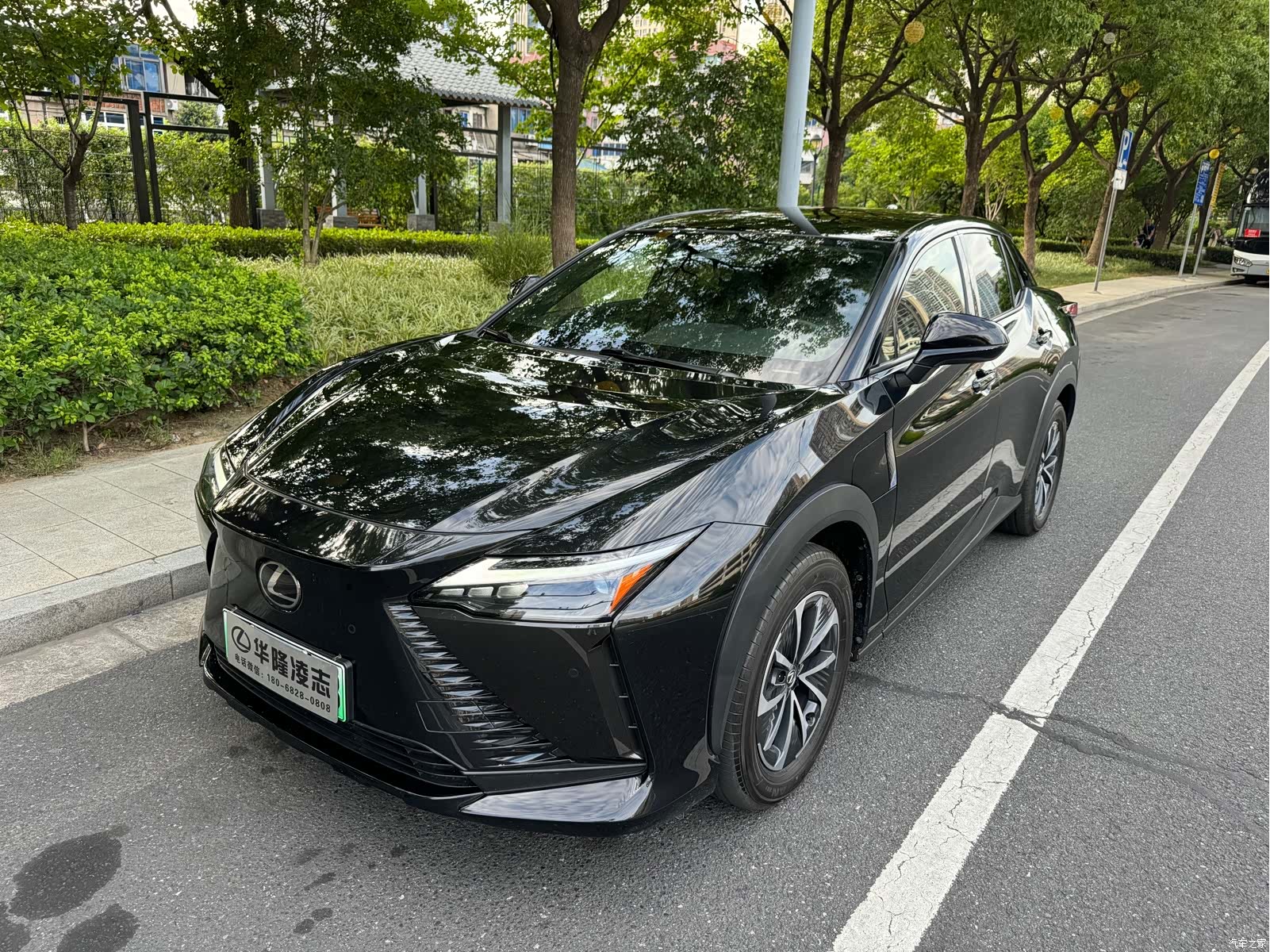 Lexus RZ, 2023 1