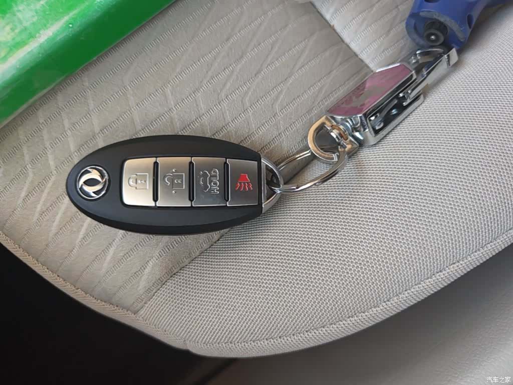DongFeng A60, 2016 9