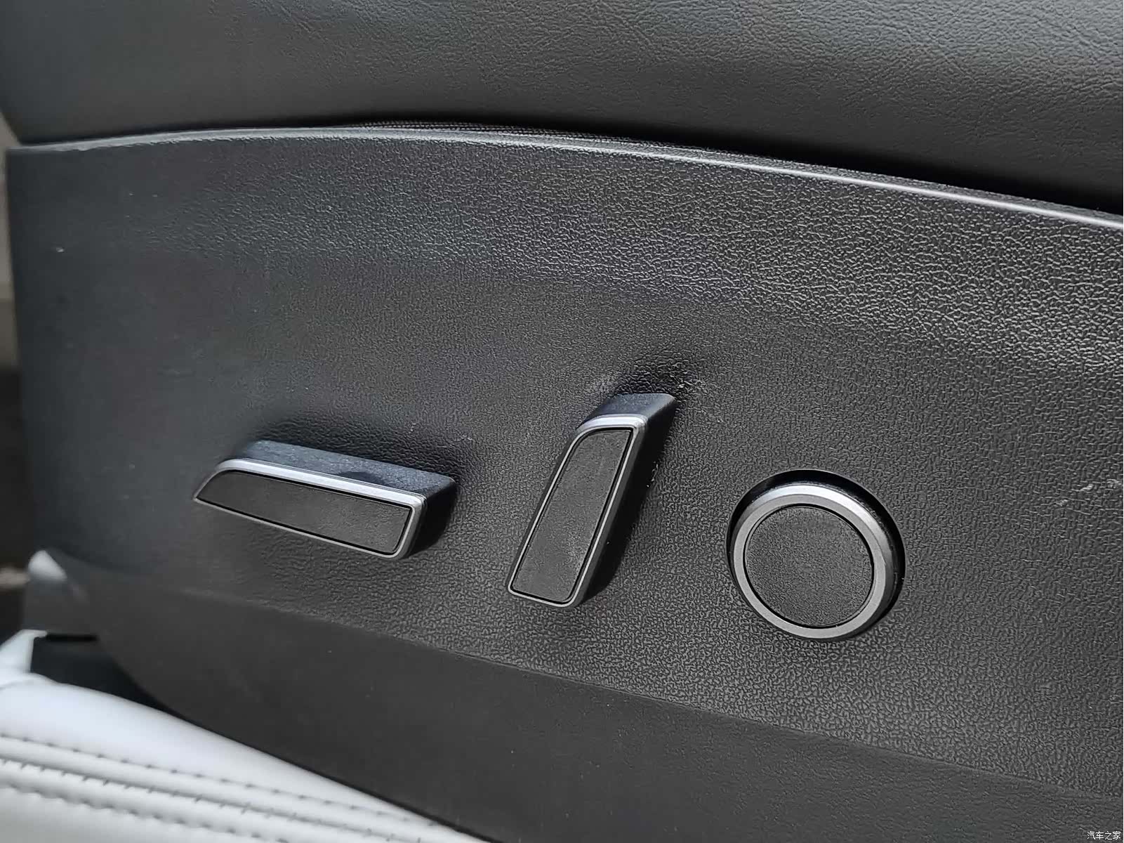 Tesla Model Y, 2023 22