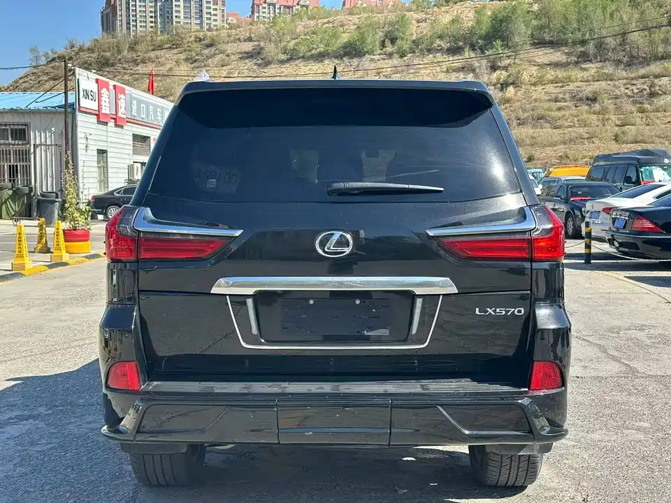 Lexus LX
