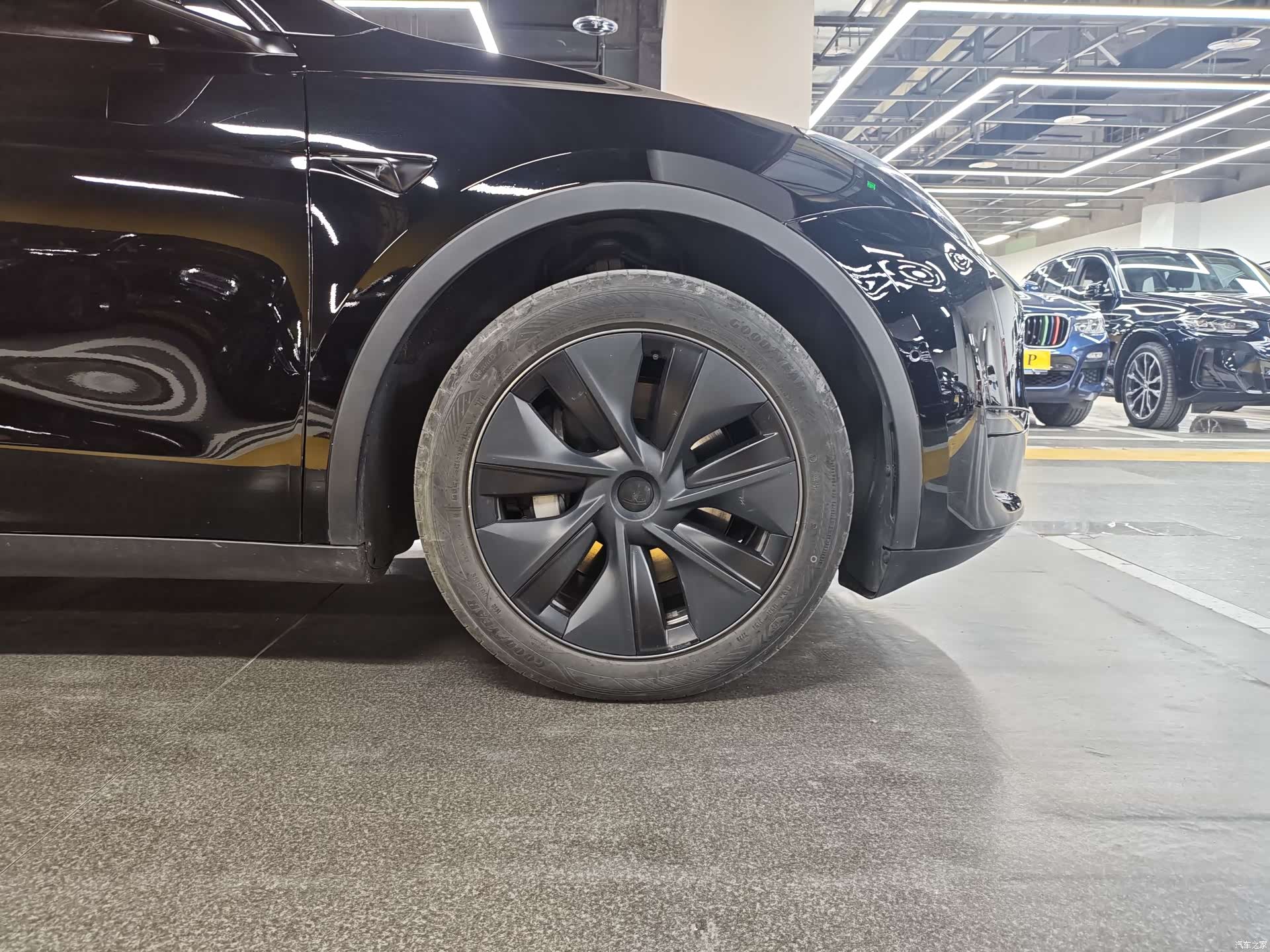 Tesla Model Y, 2023 17