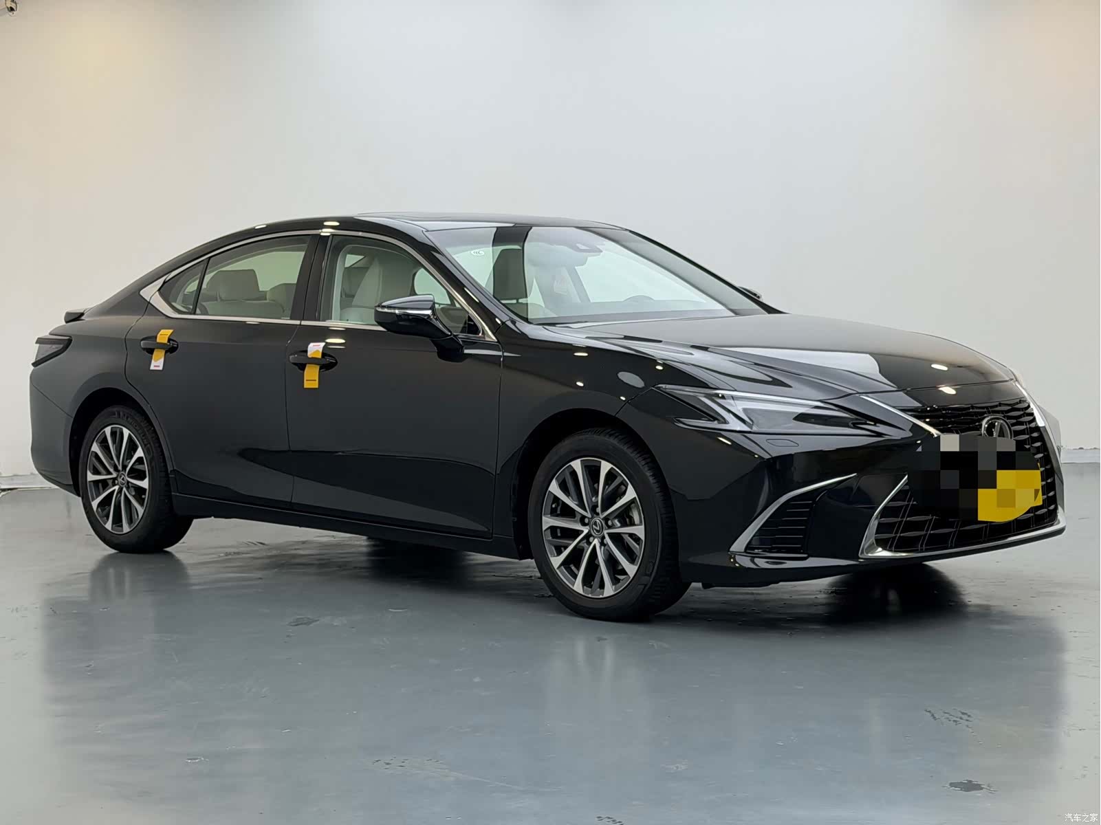 Lexus ES, 2026 3