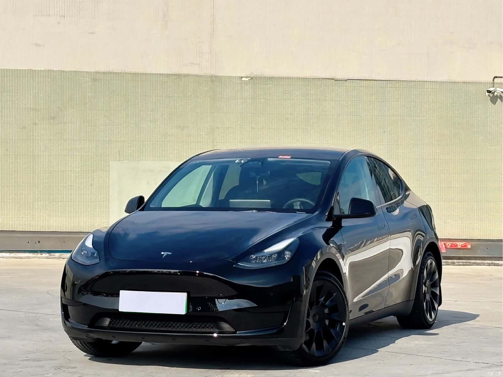 Tesla Model Y, 2023 1
