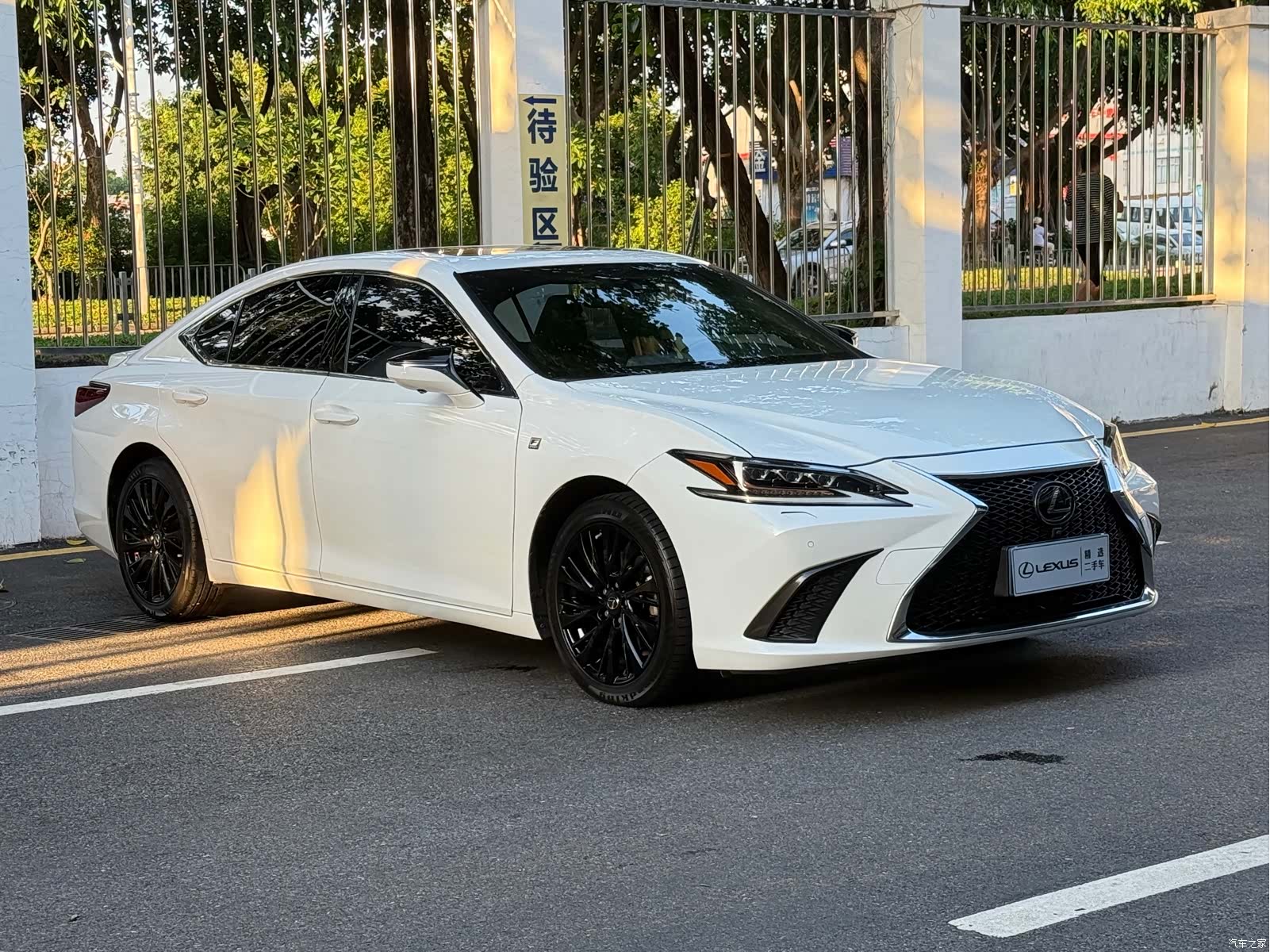 Lexus ES, 2019 3
