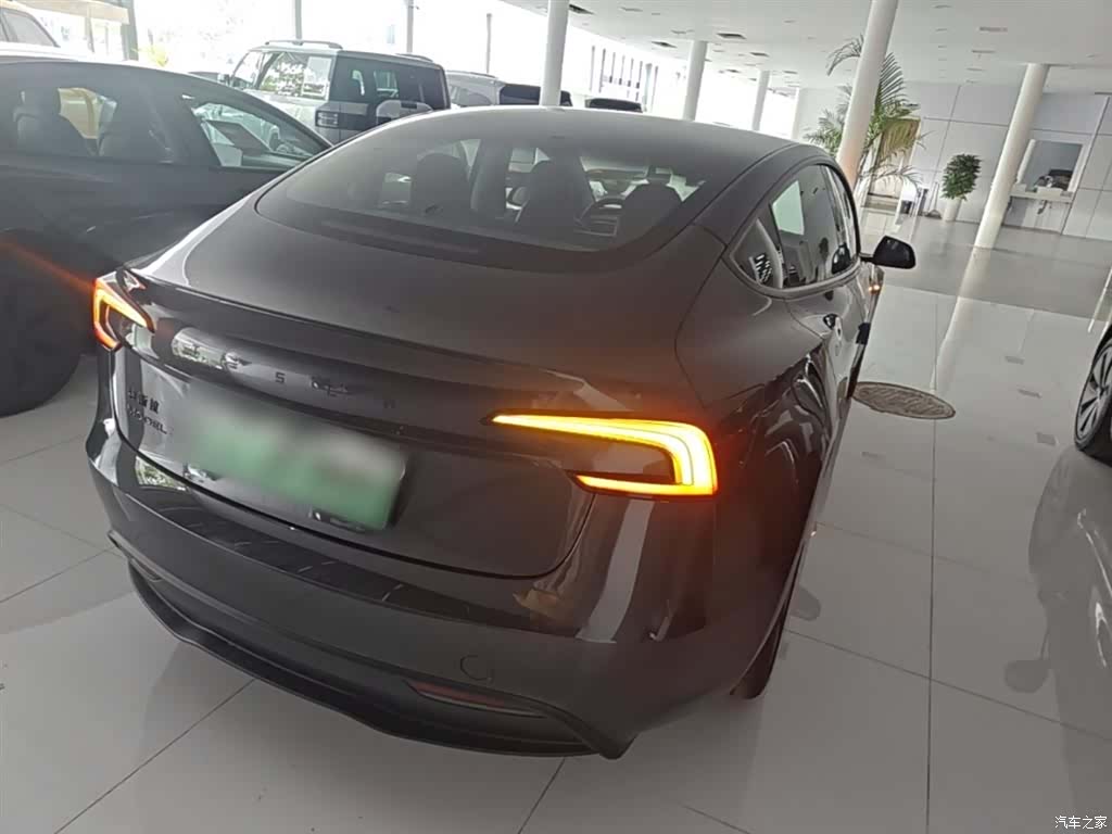 Tesla Model 3, 2026 7