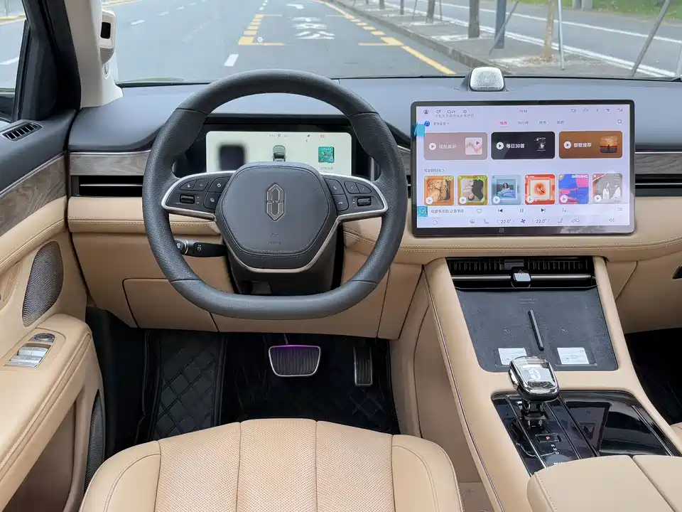 AITO Ask the world M7