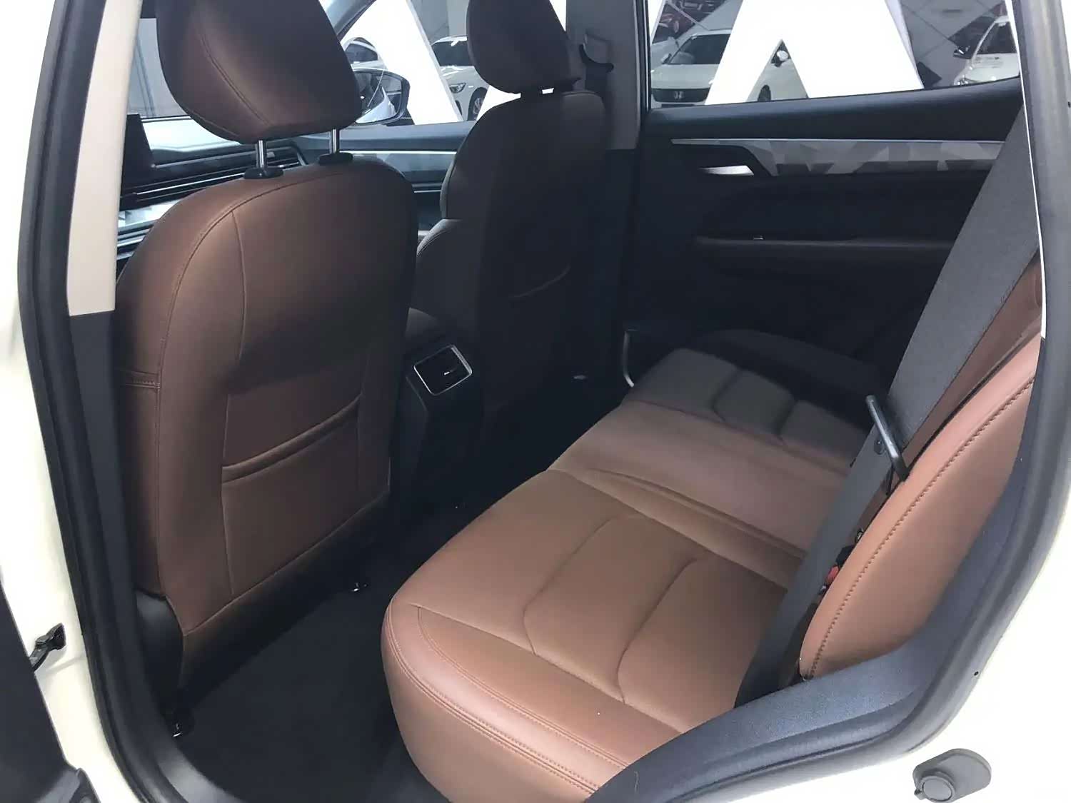 Geely X6, 2022 14