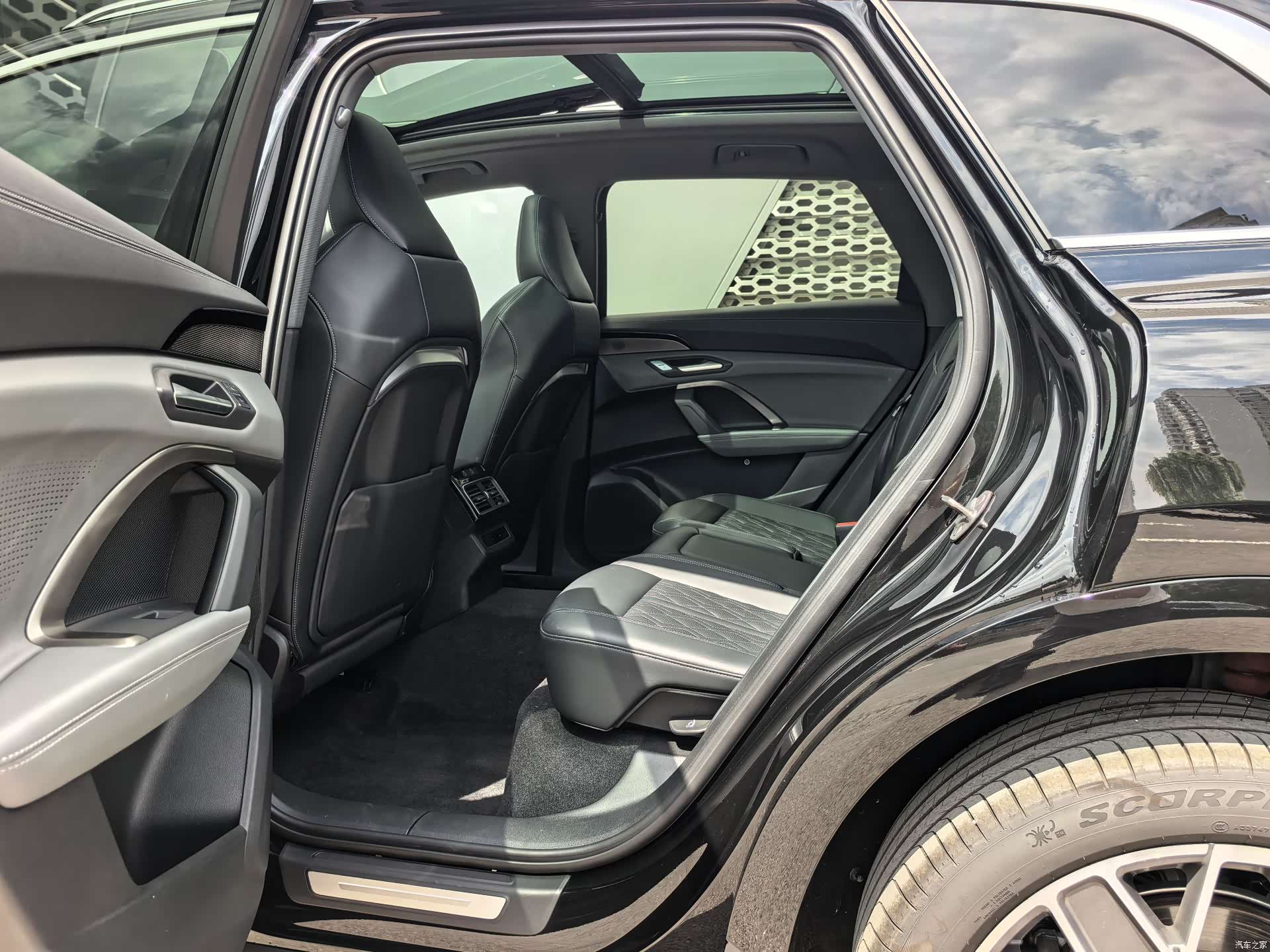 Audi Q5L, 2025 20