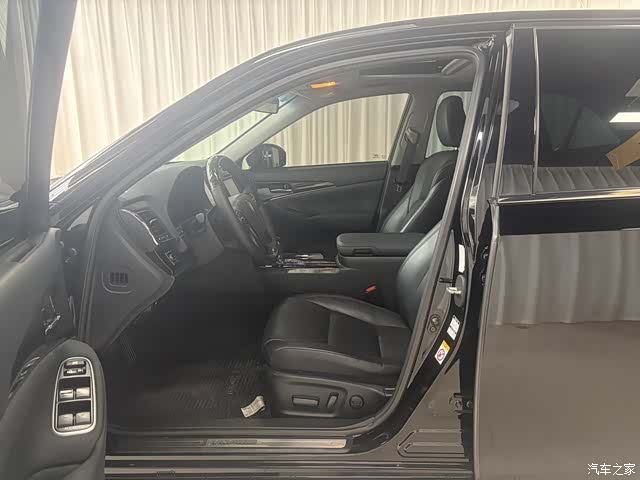 Toyota Crown, 2016 7