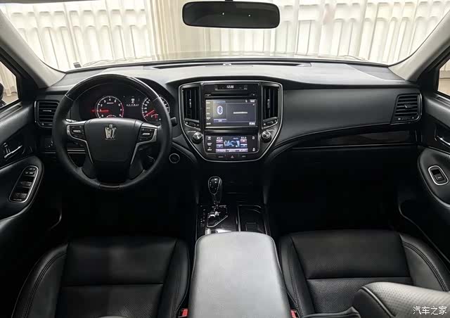 Toyota Crown, 2016 10