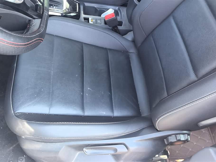 Volkswagen T-ROC exploring Songs