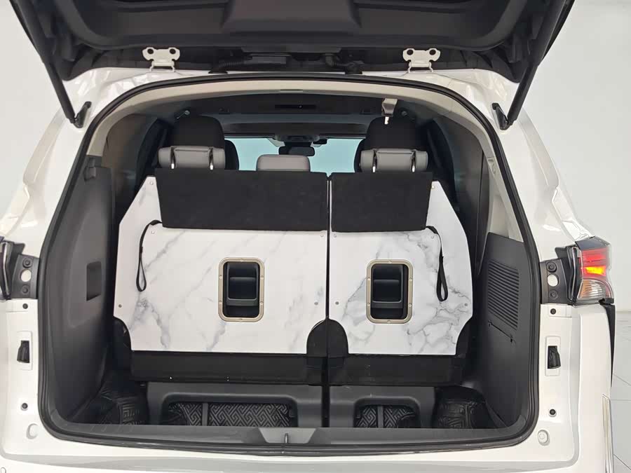 Toyota Granvia 2023, фото 17