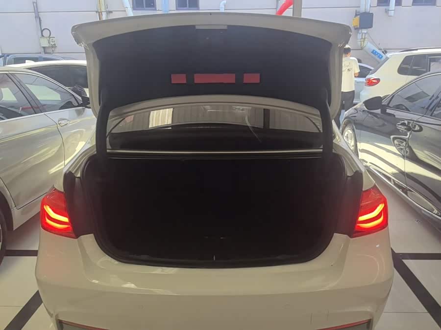 BMW 3 Series 2018, фото 18