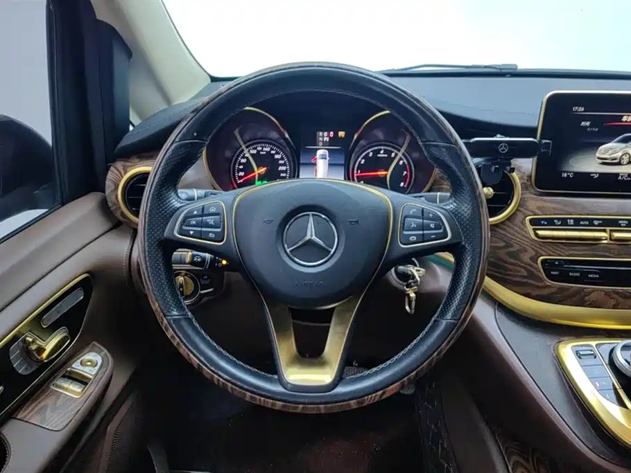 Mercedes-Benz V-class