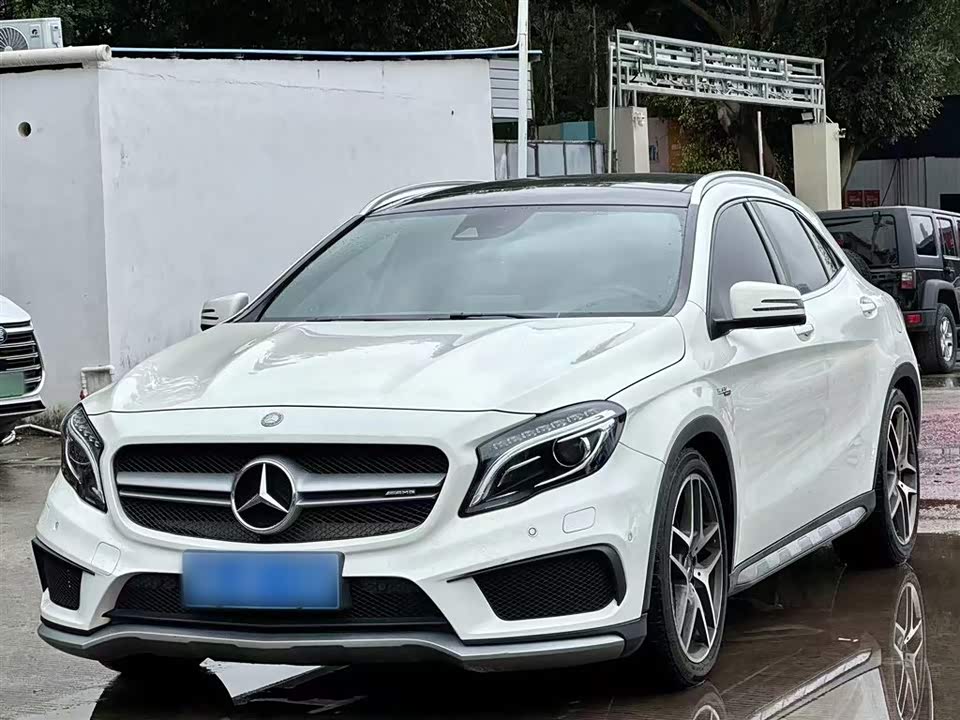 Mercedes-Benz GLA AMG Mercedes-Benz GLA AMG