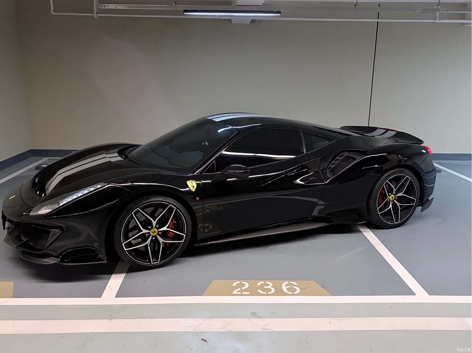 Ferrari 488, 2016 8