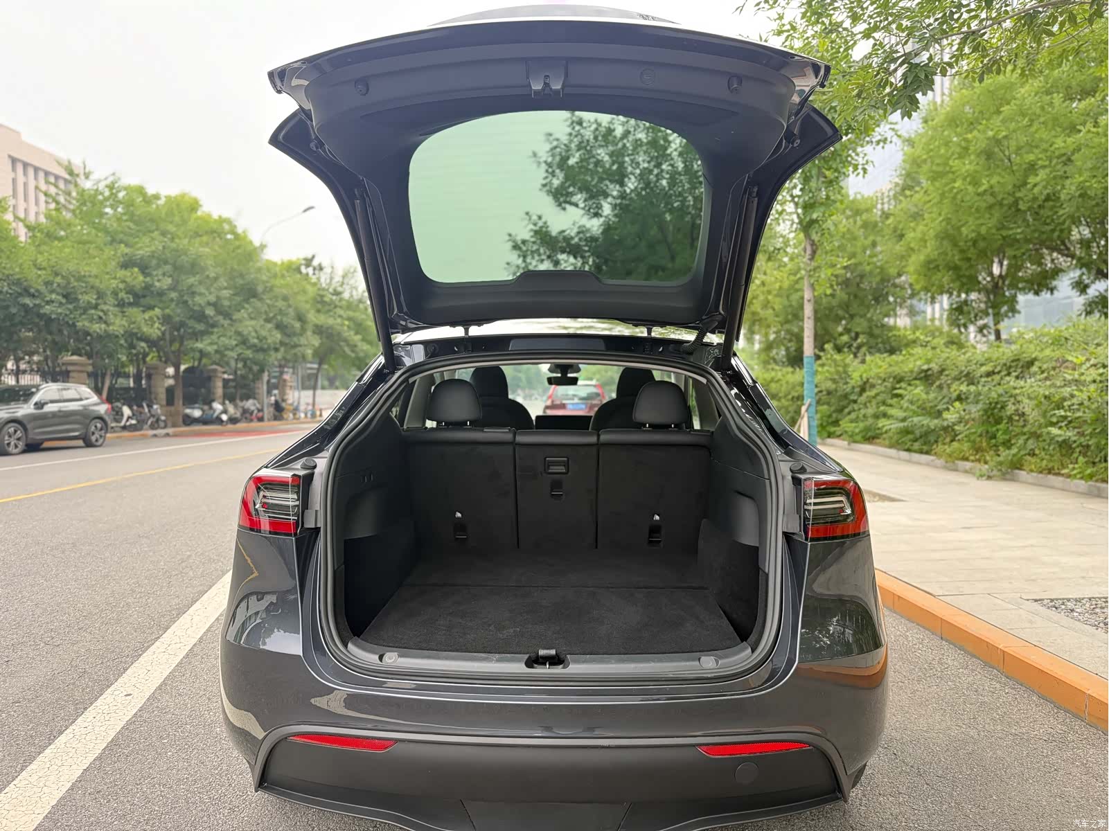 Tesla Model Y, 2024 14