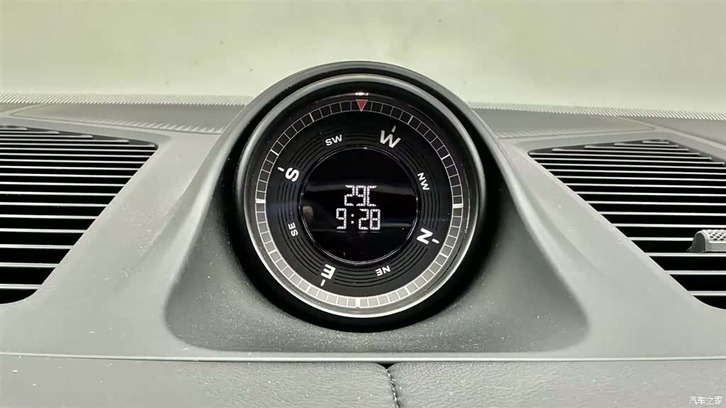 Porsche Cayenne, 2025 11