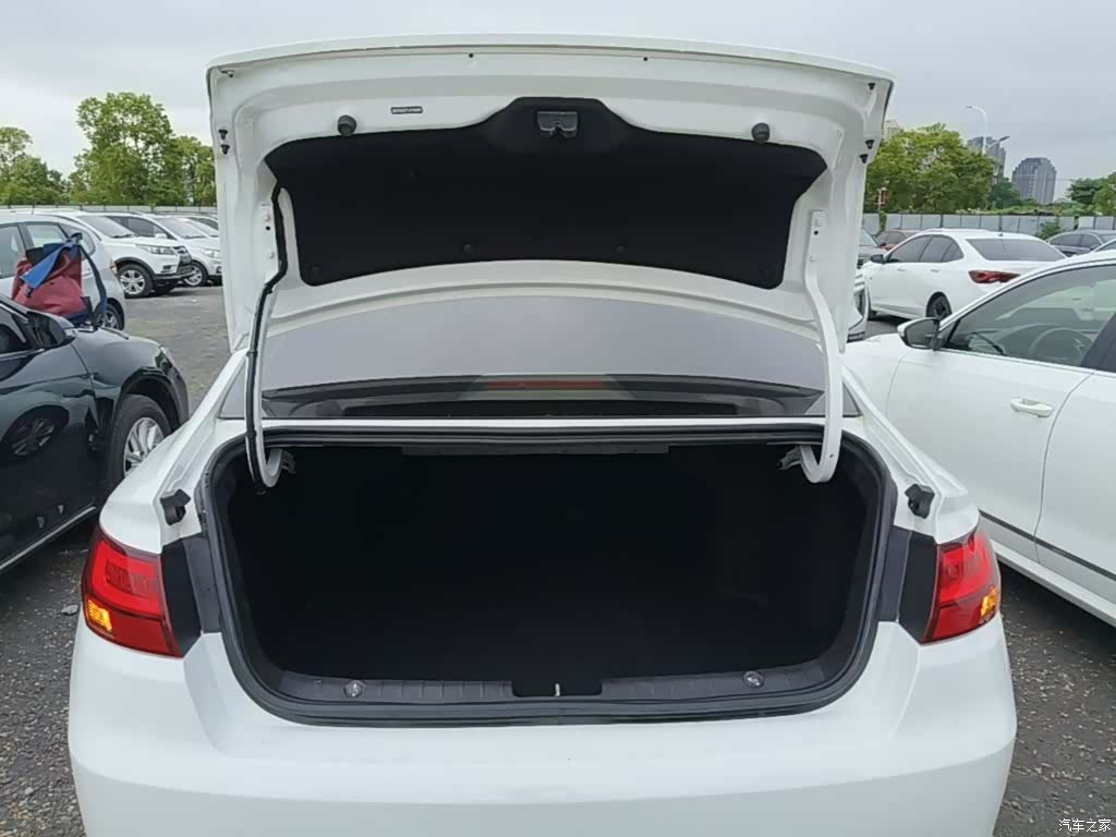 Geely Emgrand, 2021 19