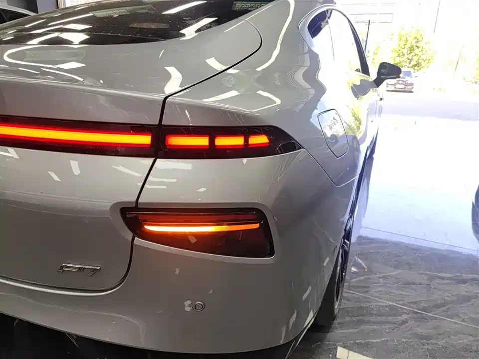 XPENG P7