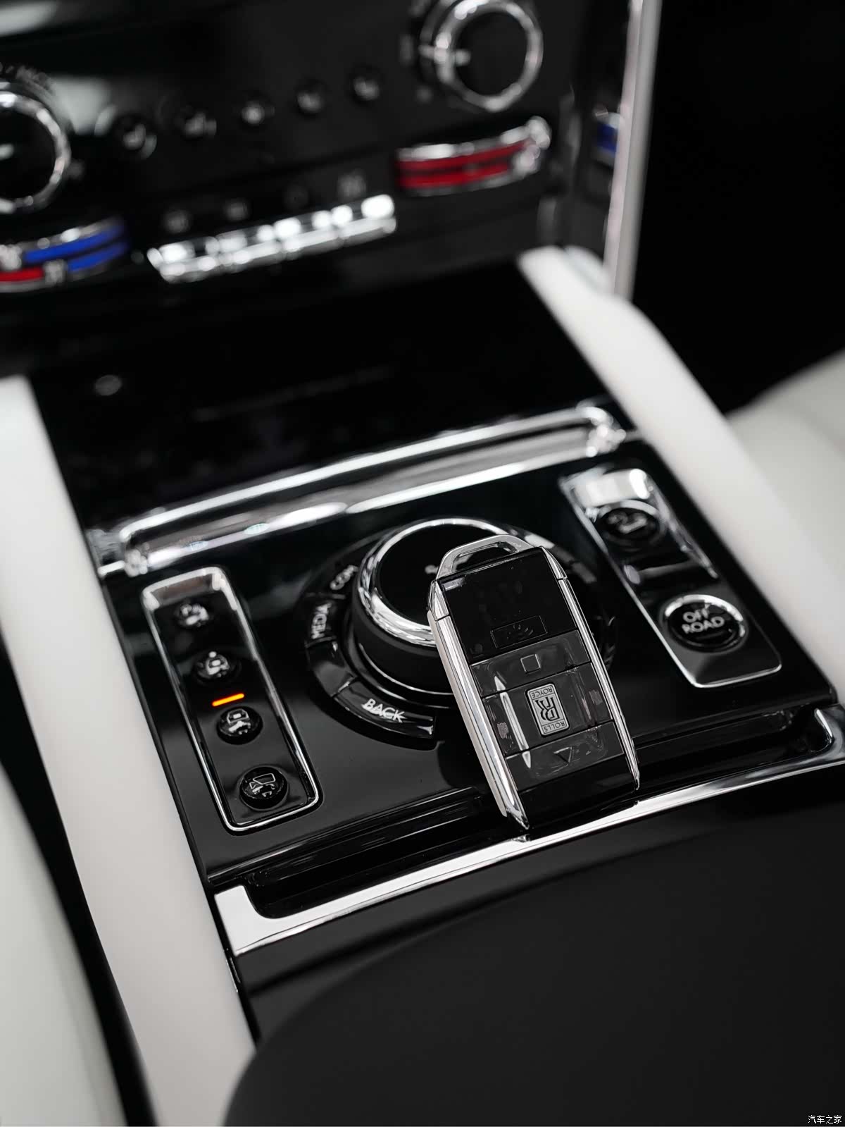 Rolls-Royce Cullinan, 2025 16