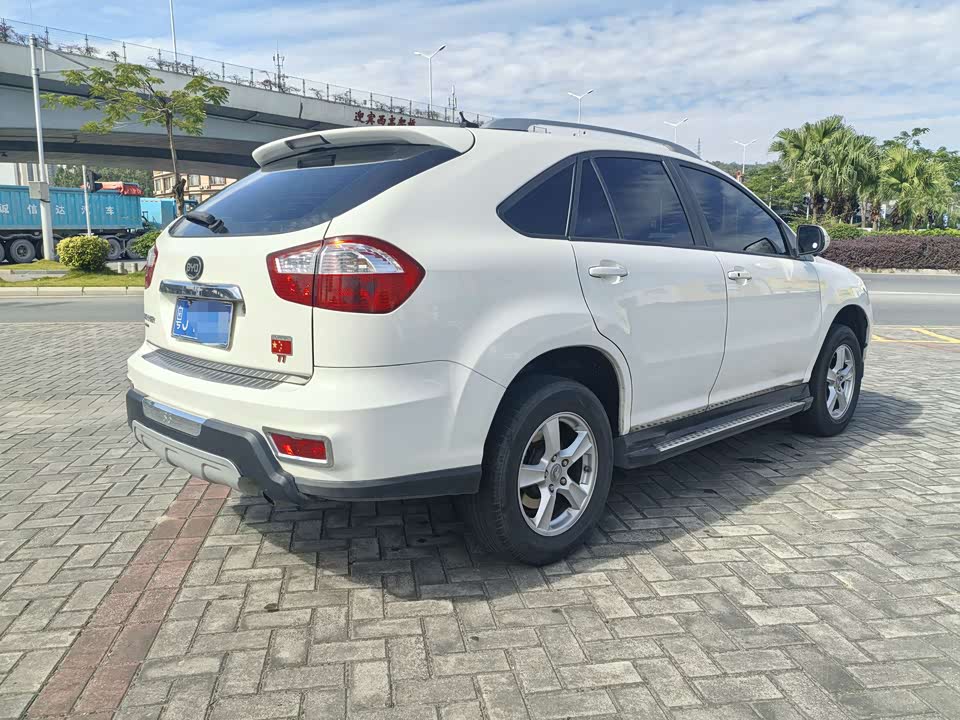 BYD S6