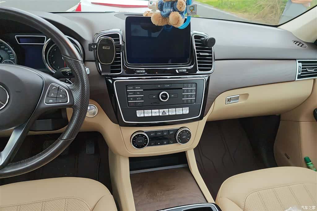 Mercedes-Benz GLE, 2016 13