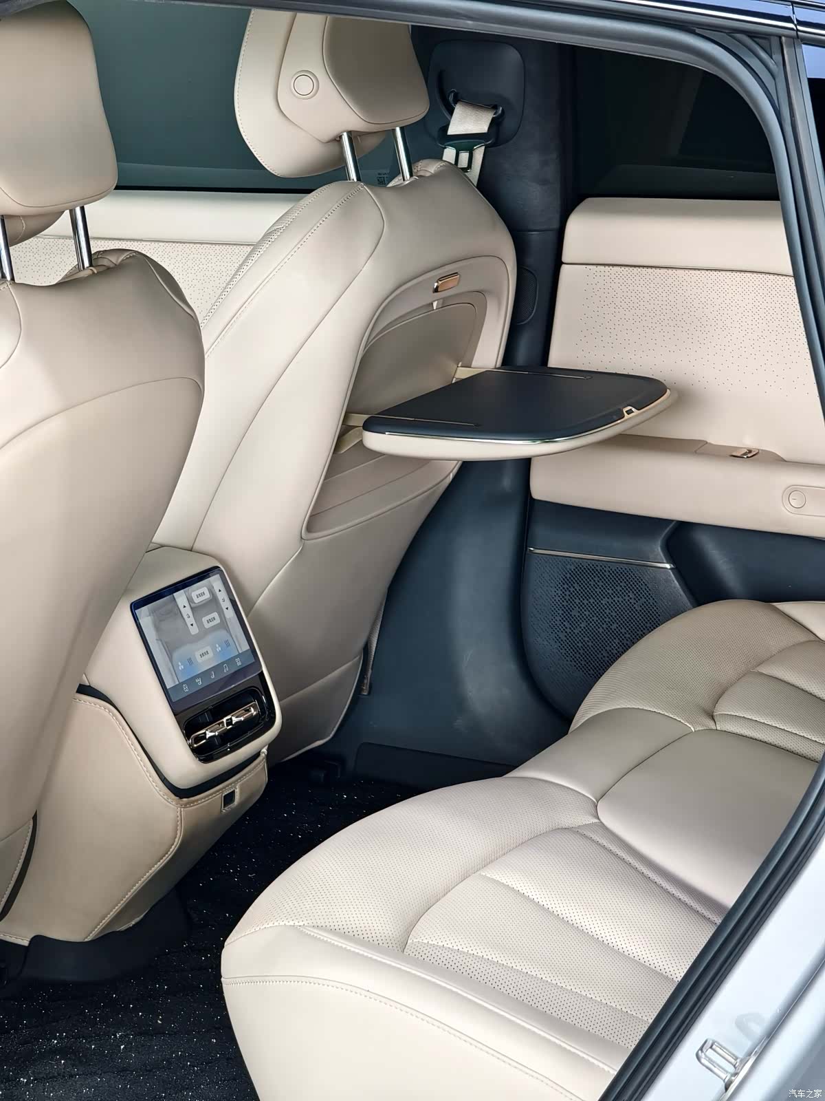 Xpeng P7, 2025 8