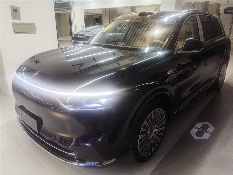 AITO Ask the world M8