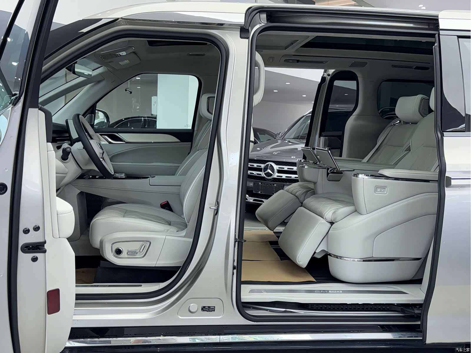 Volvo EM90, 2024 12