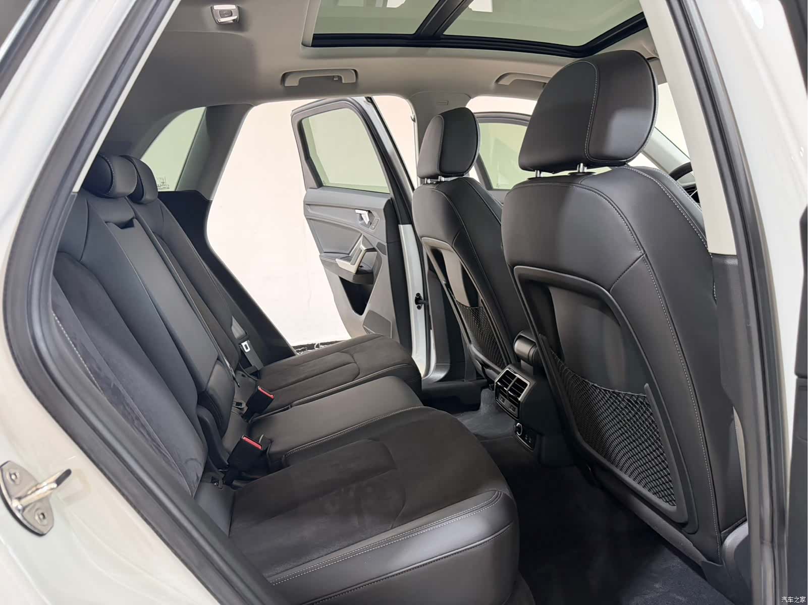 Audi Q3, 2023 11