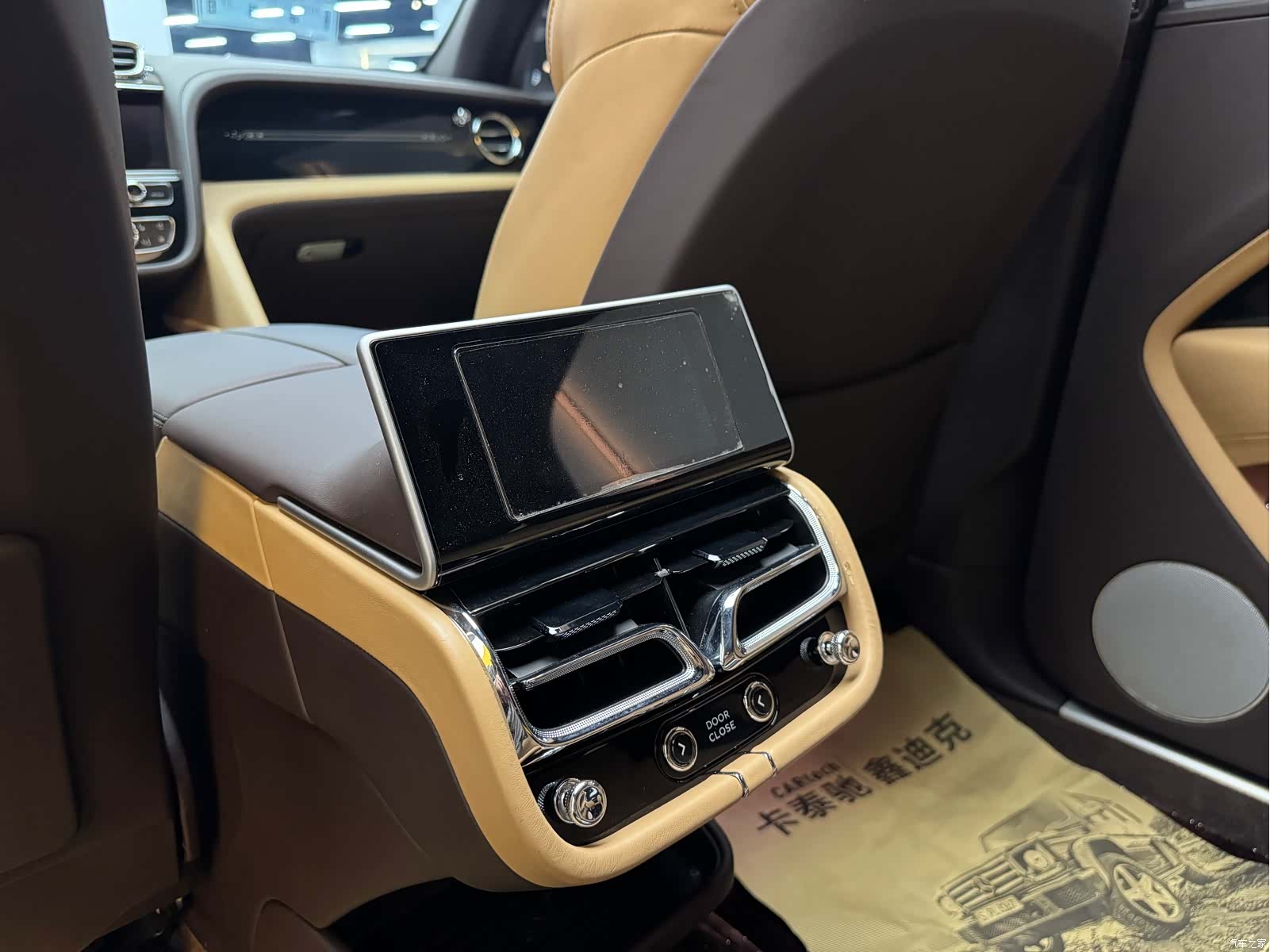 Bentley Bentayga, 2023 27