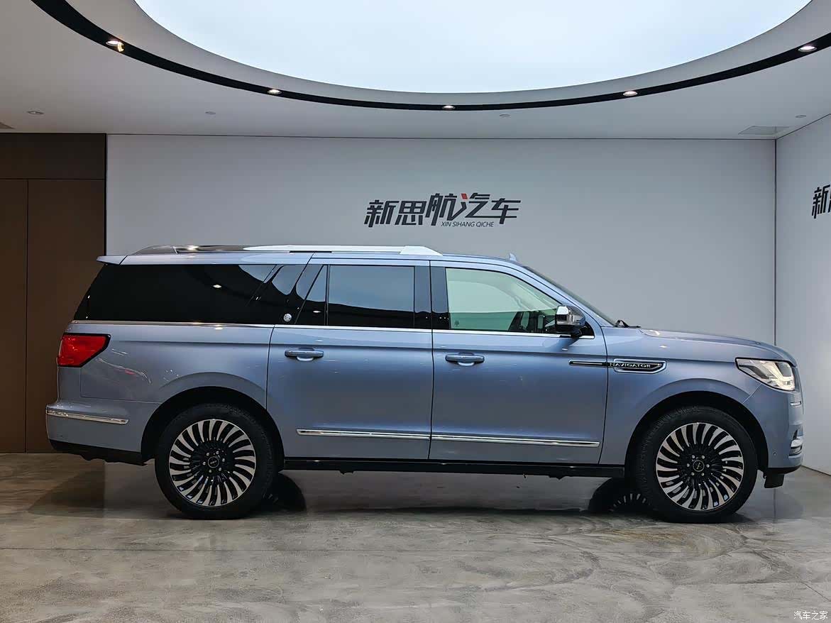 Lincoln Navigator, 2022 3