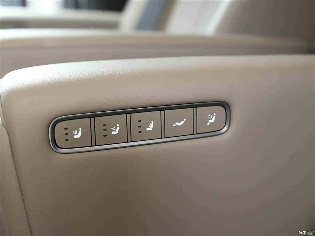 Li Auto MEGA, 2025 19