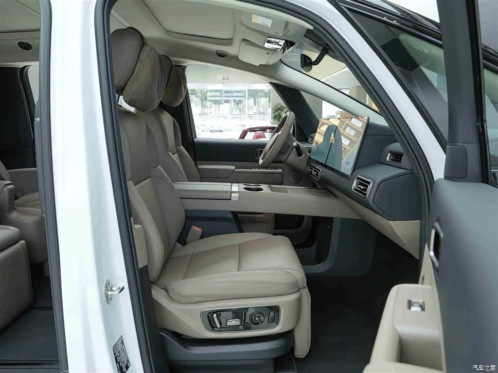 Li Auto MEGA, 2025 13