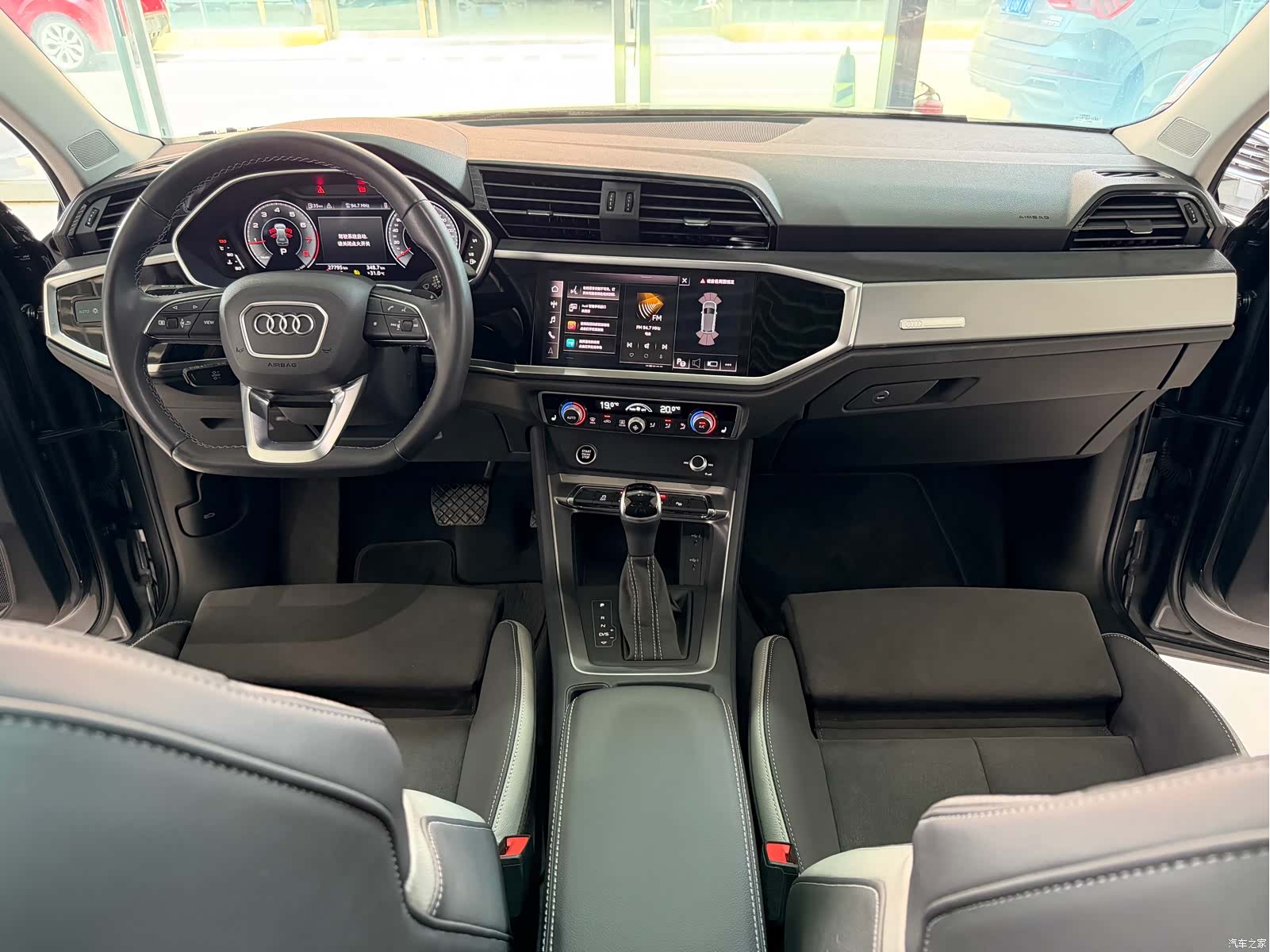 Audi Q3, 2022 11