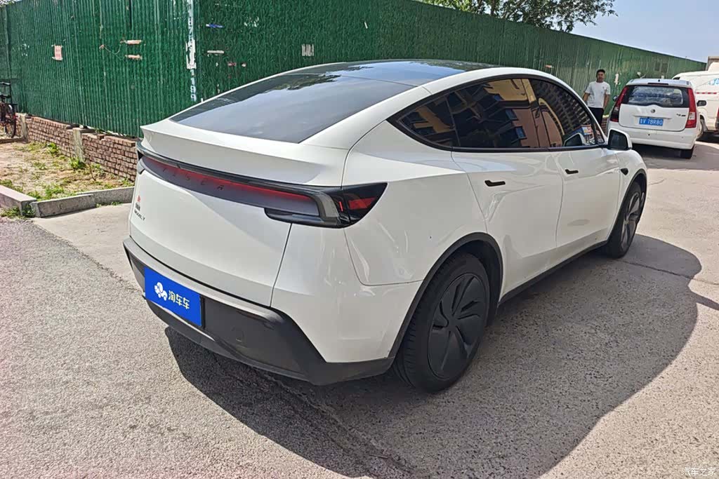Tesla Model Y, 2025 3