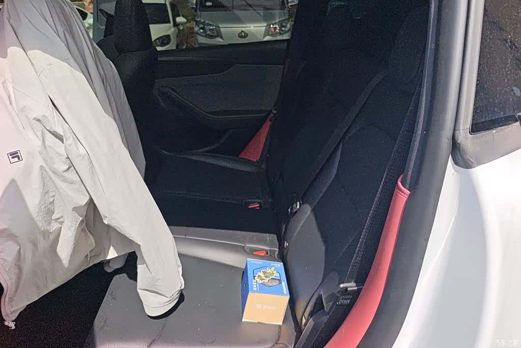 Tesla Model Y, 2025 11