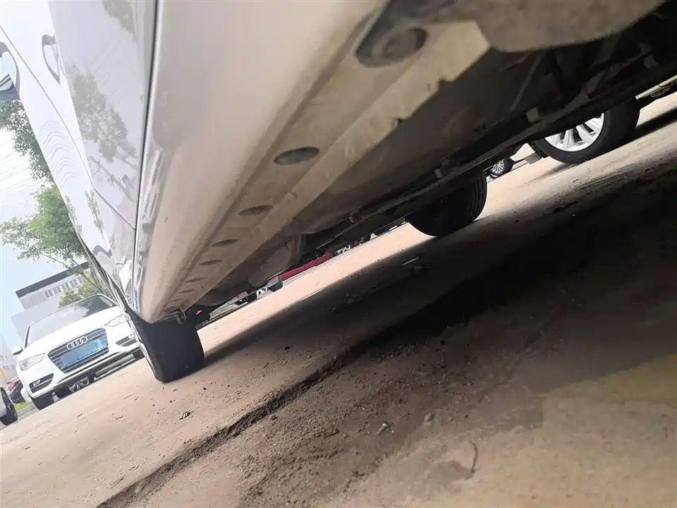 Toyota YARiS L to enjoy