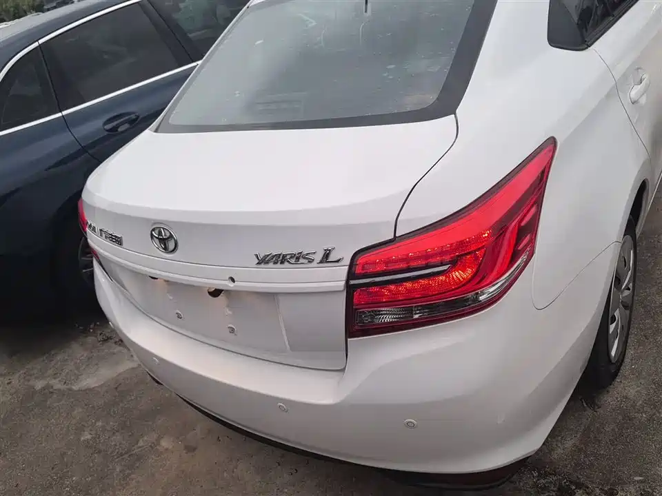 Toyota YARiS L to enjoy