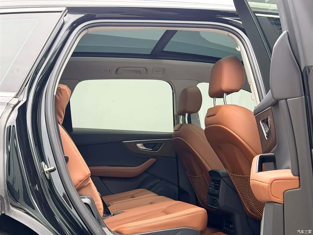 Audi Q7, 2024 11