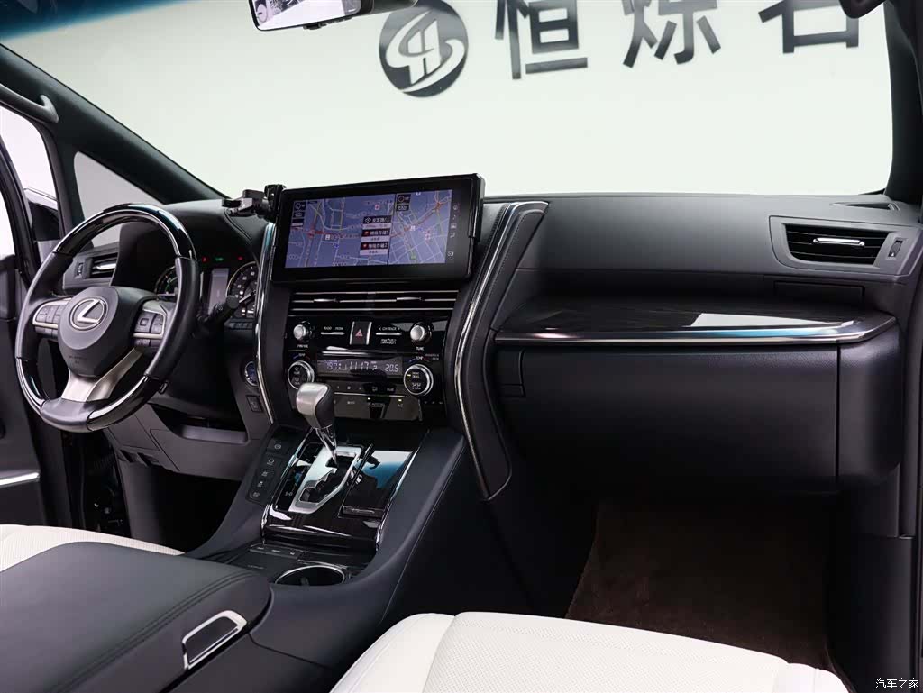 Lexus LM, 2022 26
