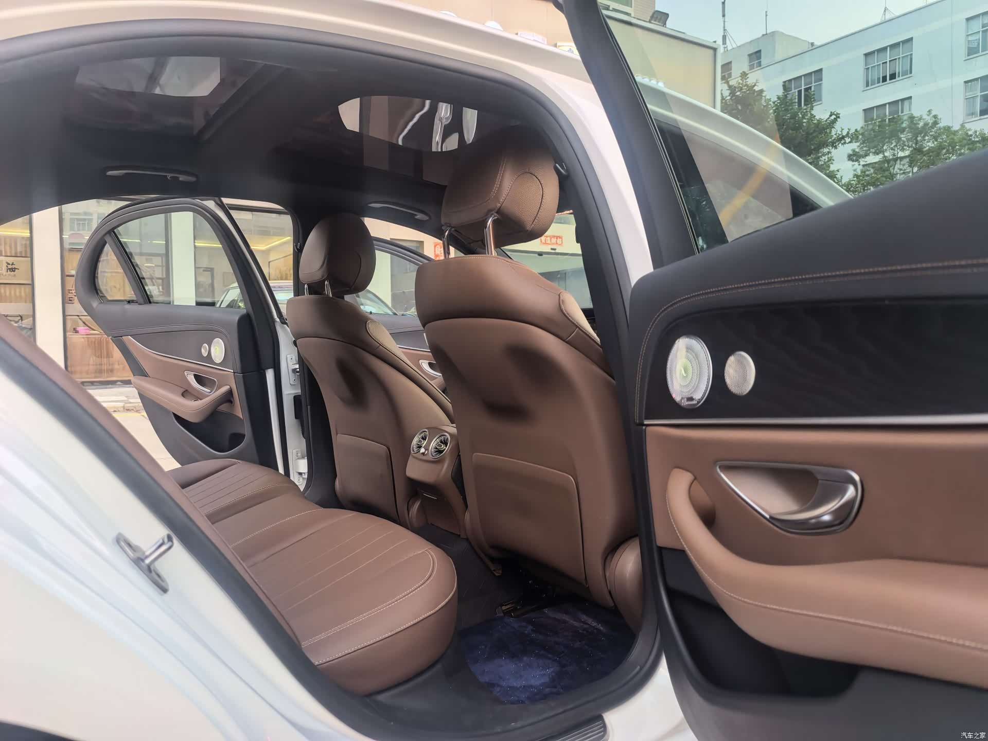 Mercedes-Benz E-Class, 2022 12