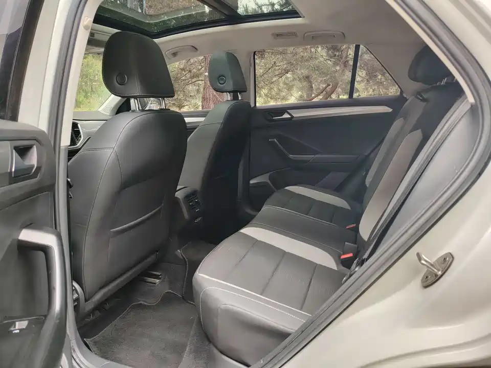 Volkswagen T-ROC exploring Songs