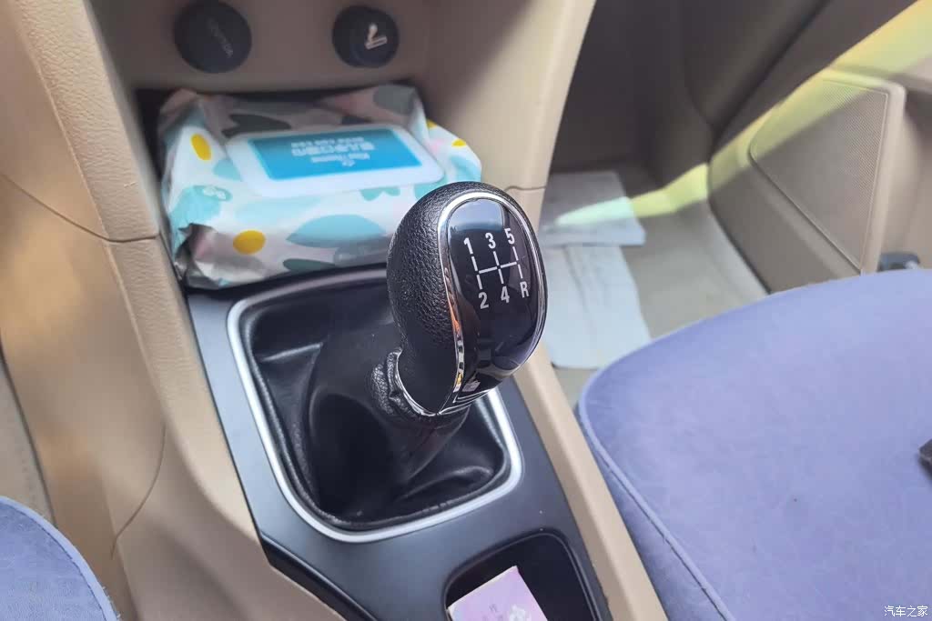 Wuling 730, 2016 16