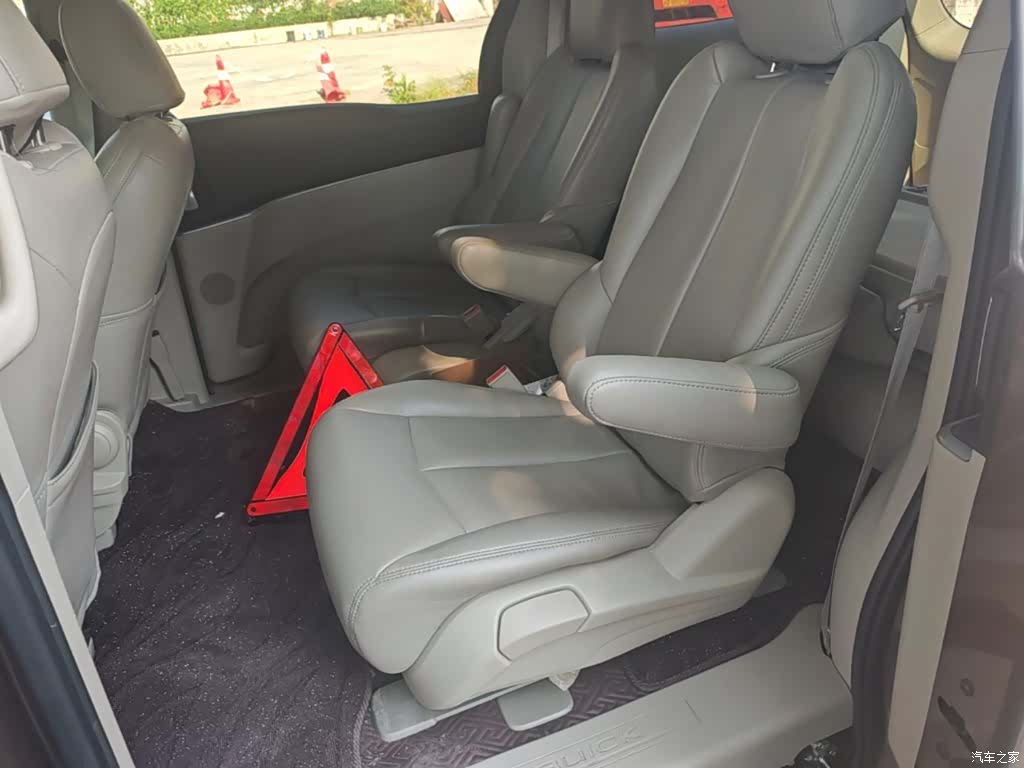 Buick GL8, 2019 17