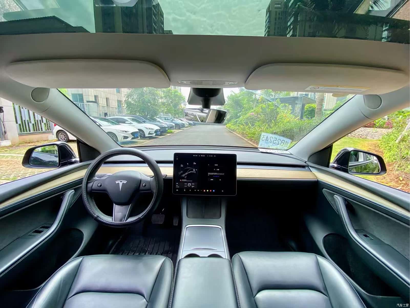 Tesla Model Y, 2023 14